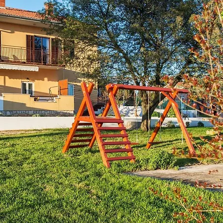 Living With Nature Апартаменти *