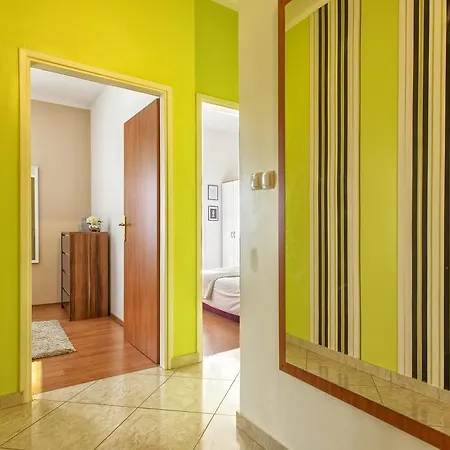 Living With Nature 아파트 풀라